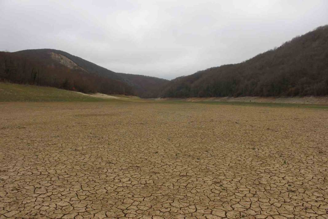 Kuruyan barajın altından çıkanlar şaşırttı! İklim krizinin sonuçları çok ağır olacak 4